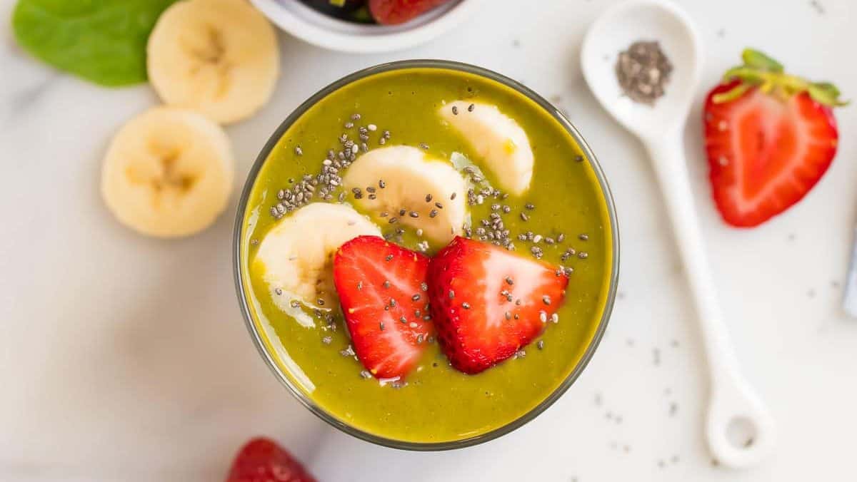 Delicious Strawberry Spinach Smoothie: Healthy & Easy Recipe